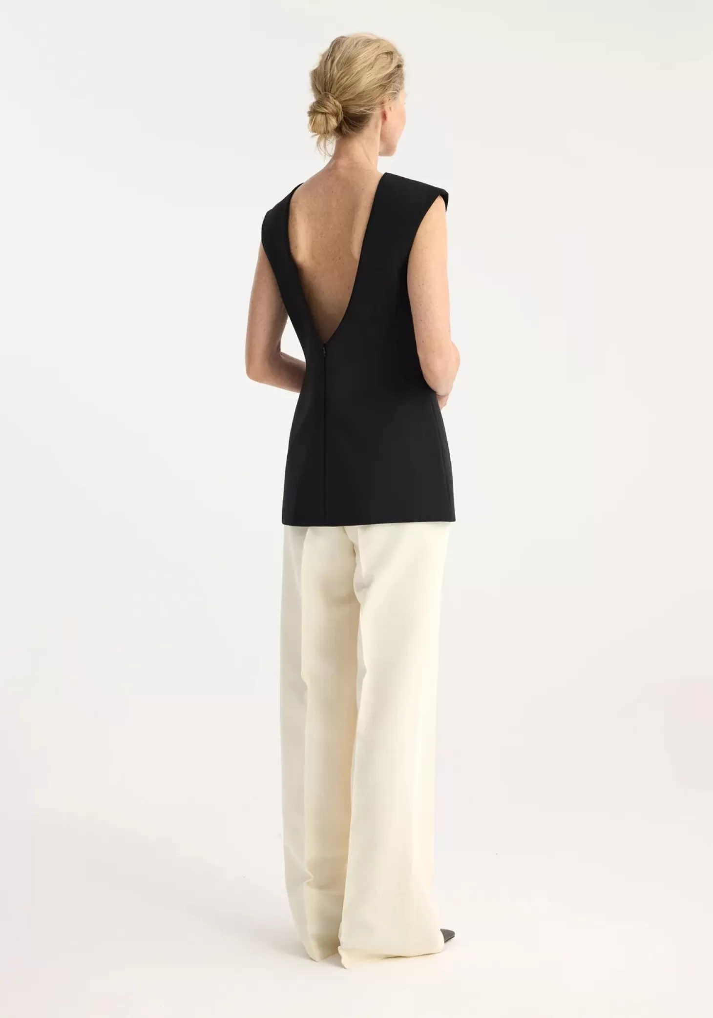 Tops<RÓHE SCULPTURAL OPEN BACK TOP