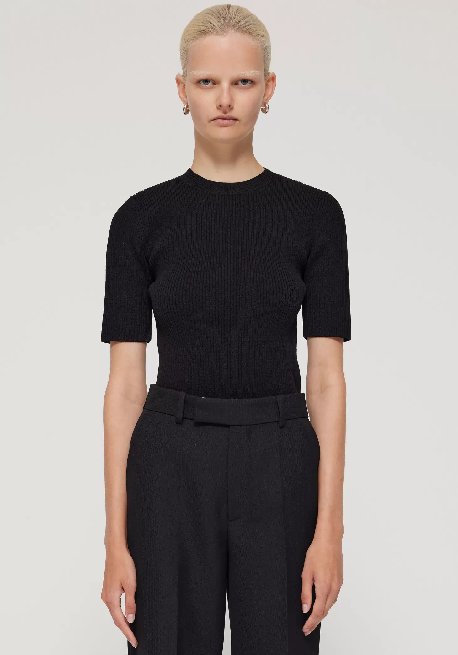 Tops<RÓHE SHORT SLEEVE RIB KNITTED TOP Noir